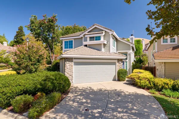 1001 FEATHER CIR