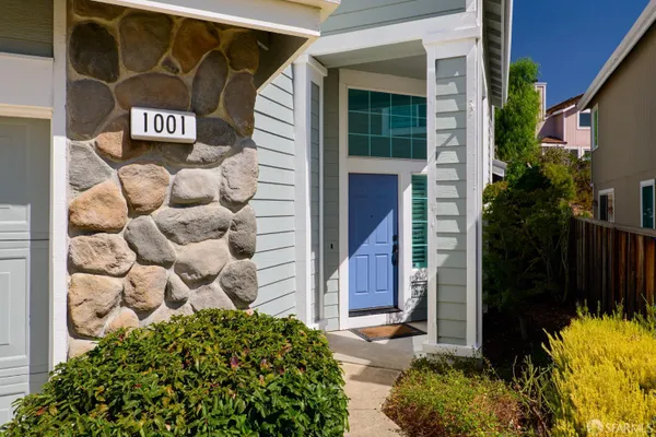 1001 FEATHER CIR
