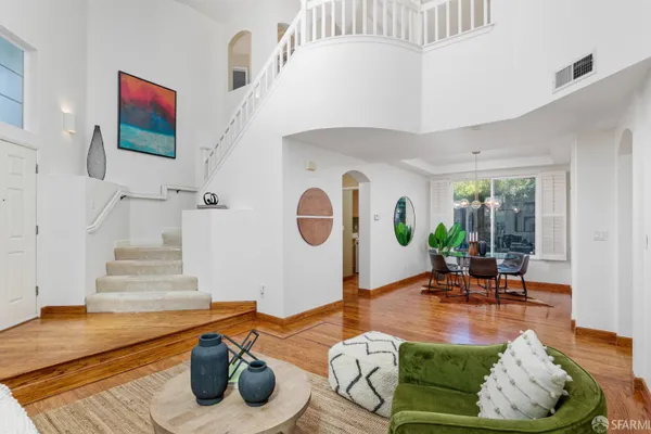 1001 FEATHER CIR