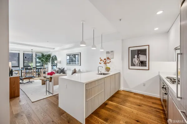 300 IVY ST 304