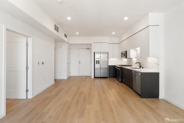 52 KIRKWOOD AVE 319