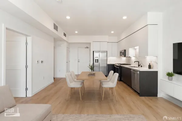 52 KIRKWOOD AVE 319