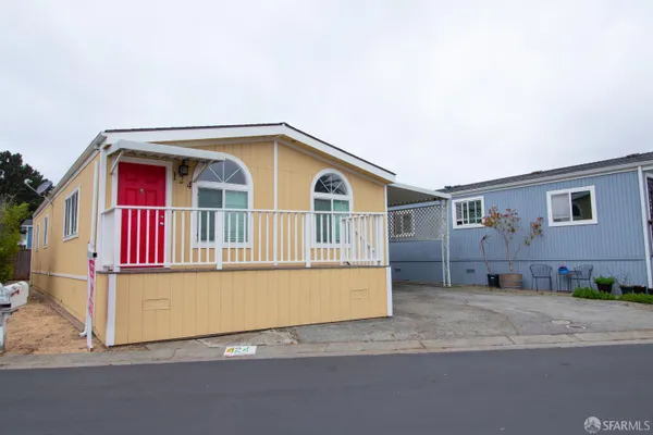 124 LA GRANADA LN