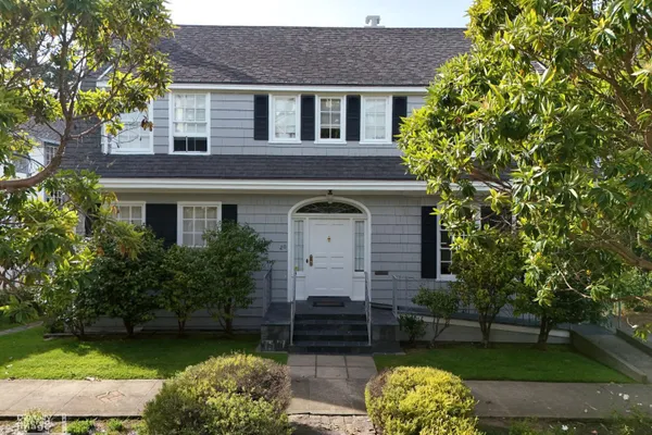 20 SAN LORENZO WAY