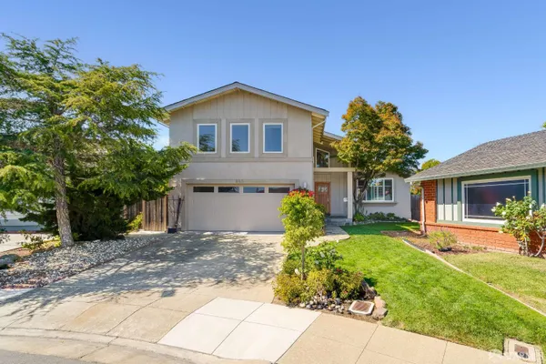 913 LAGUNA CIR