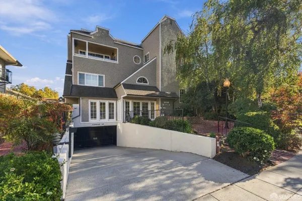1233 BELLEVUE AVE 2