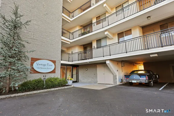 100 SEAVIEW AVE 2J