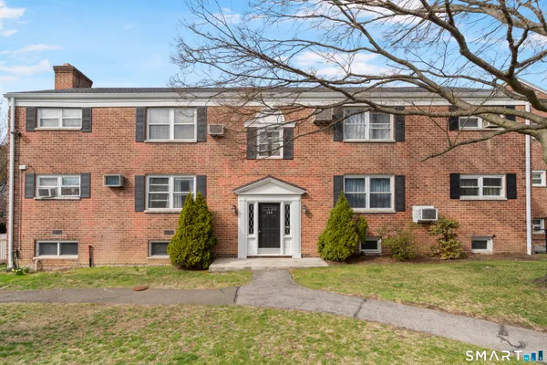 104 STRAWBERRY HILL AVE 1