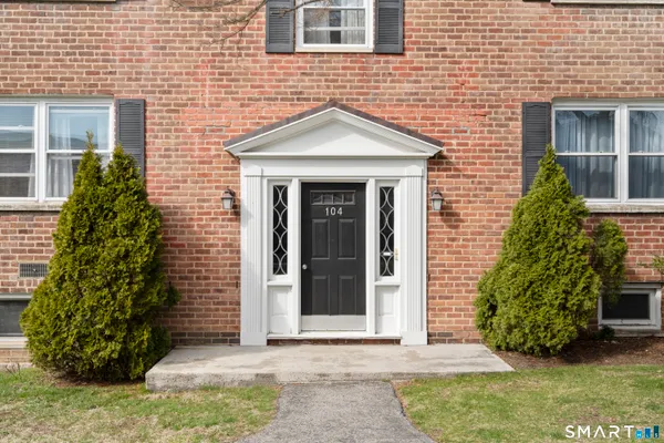 104 STRAWBERRY HILL AVE 1