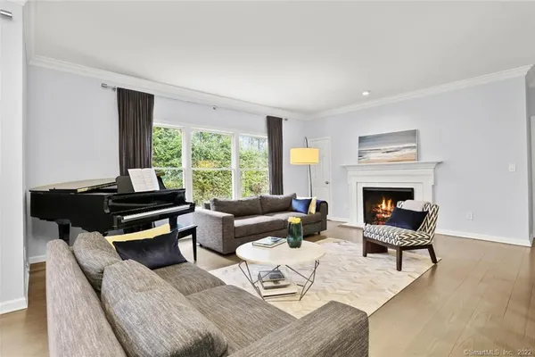 13 OLD STAMFORD RD 13