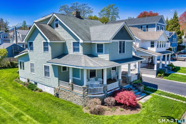 12 NORWOOD AVE