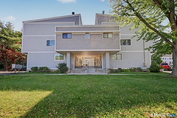 296 MAIN AVE 14