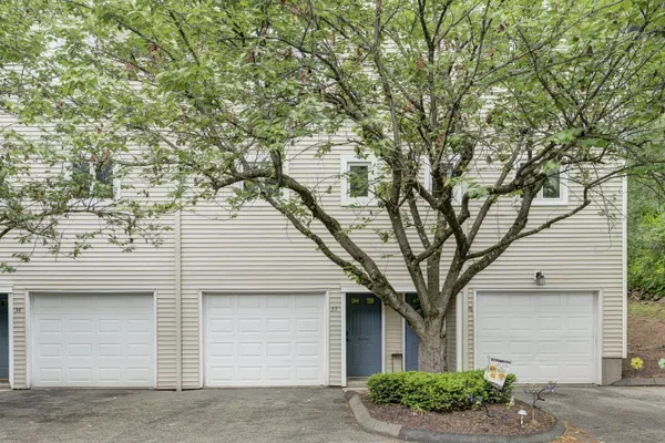 245 E WOODLAND ST 35