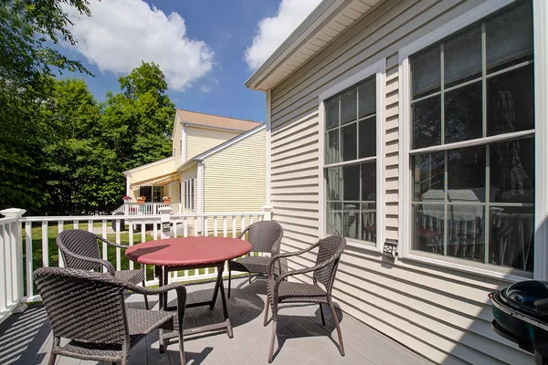 3 WADSWORTH LN