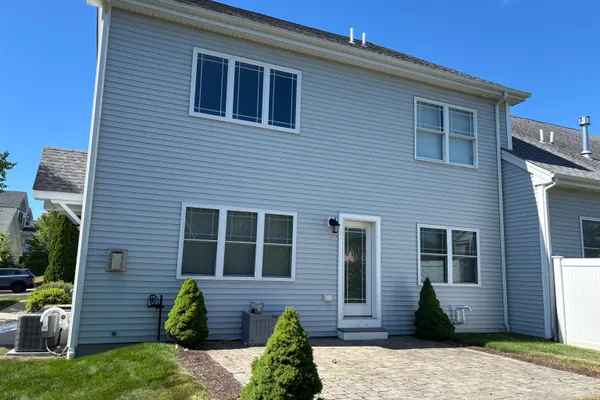 11 BLEEKER CIR 11