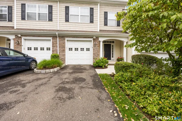 10 RIDGEWOOD DR 10