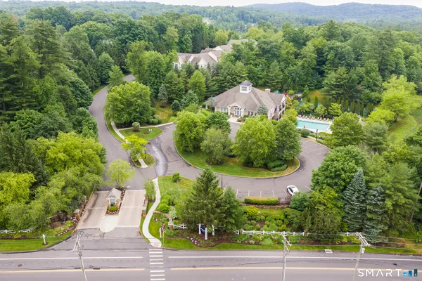 10 RIDGEWOOD DR 10