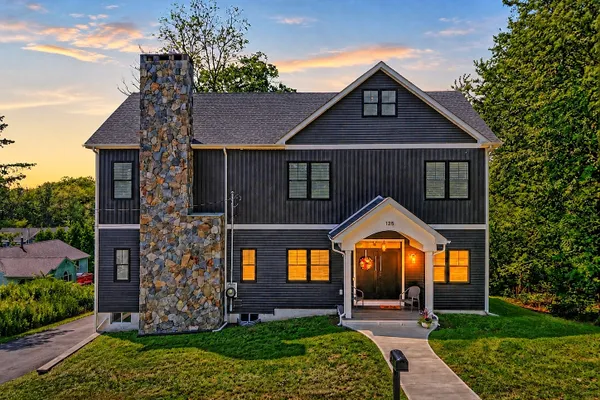 125 RIDGEWOOD DR
