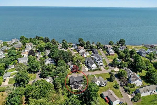 125 RIDGEWOOD DR