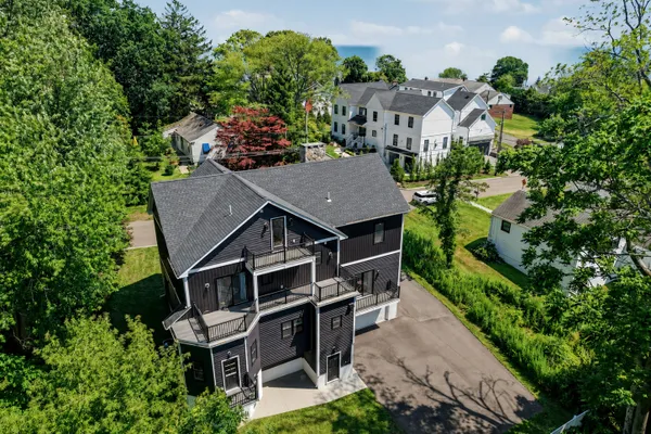 125 RIDGEWOOD DR