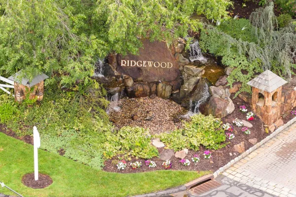 10 RIDGEWOOD DR 10