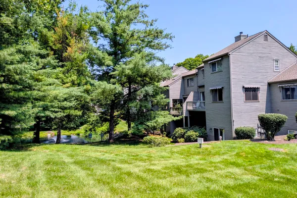 6 LEDGEWOOD DR 6