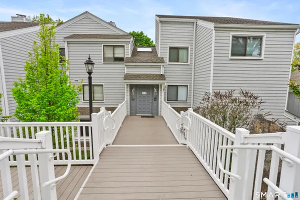 22 ROWAYTON WOODS DR 22