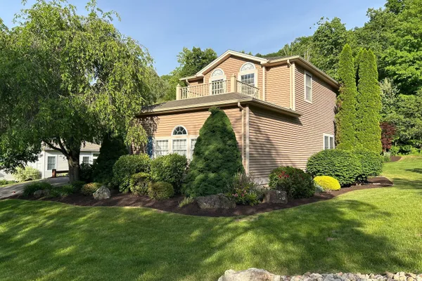 160 HAWTHORNE DR 160