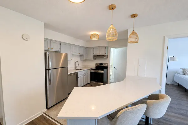115 SHORT BEACH RD 104