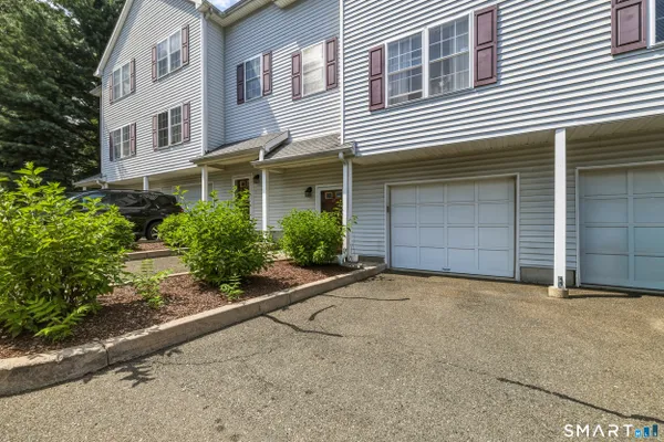 11 MANNIONS LN 21