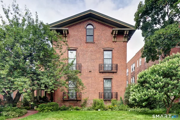 33 CHARTER OAK PL 2