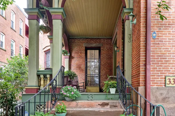 33 CHARTER OAK PL 2