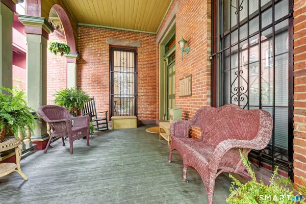 33 CHARTER OAK PL 2