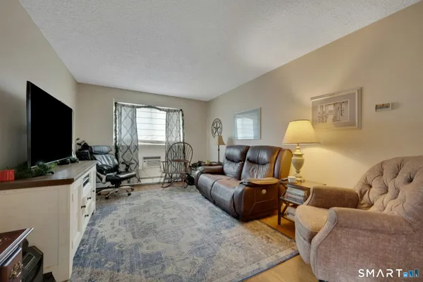 4 VAN ZANT ST B5