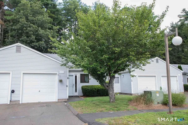 8 KNOLL LN 8