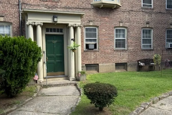 610 WILMOT AVE 2