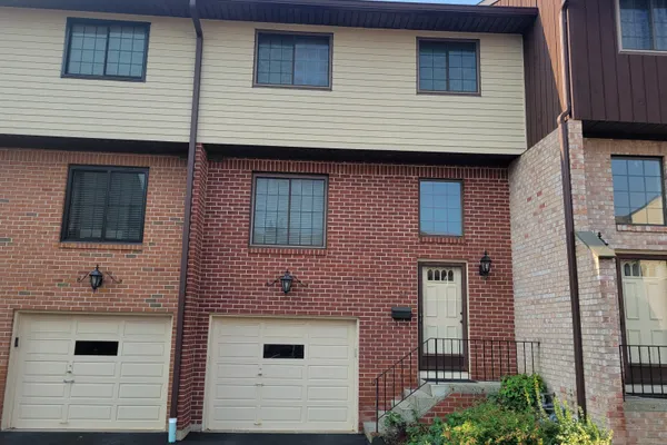 237 STRAWBERRY HILL AVE 23