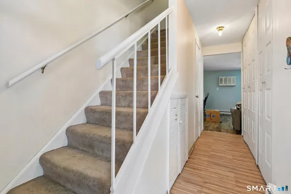 17 LAKESIDE DR N