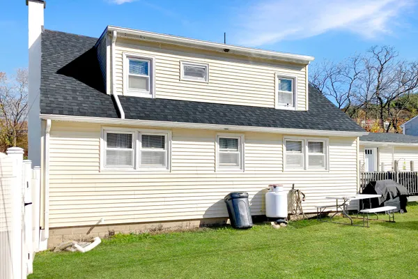 6 SCHWARTZ RD