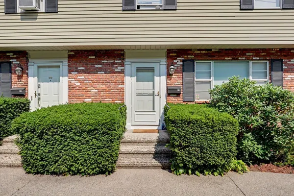 63 MAPLE TREE AVE B
