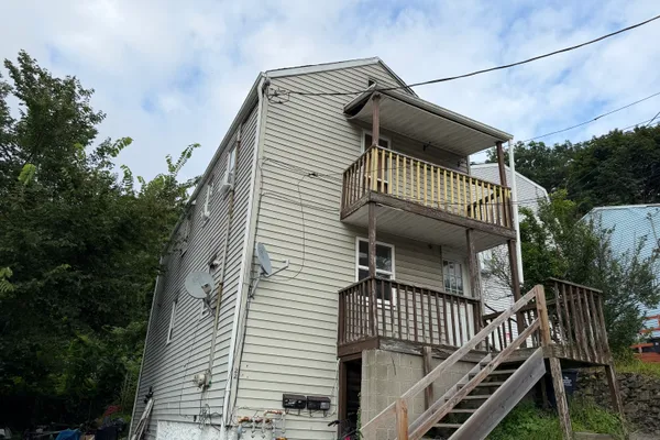 22 CAMPTOWN ST