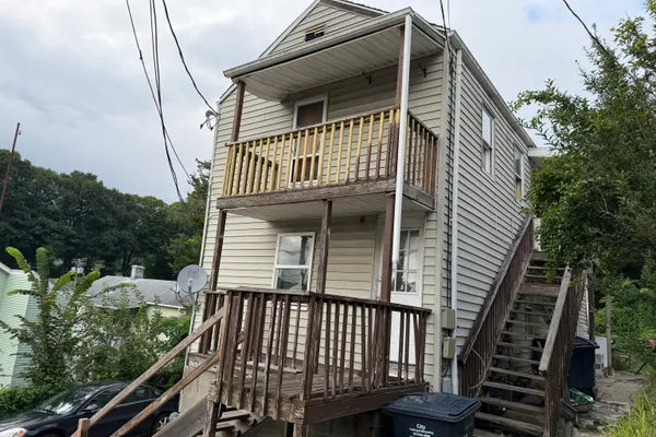 22 CAMPTOWN ST