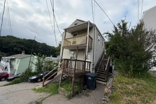 22 CAMPTOWN ST