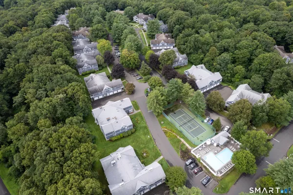 215 WINDGATE CIR E