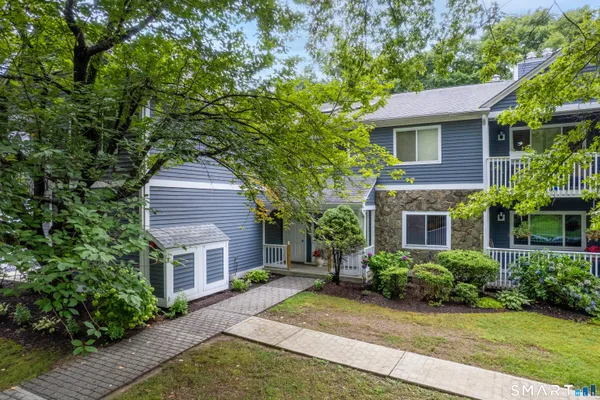 215 WINDGATE CIR E