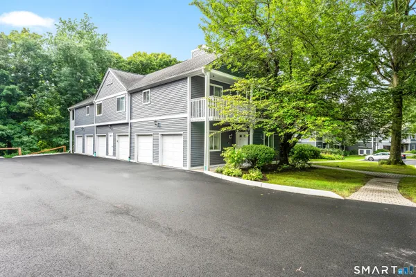 215 WINDGATE CIR E