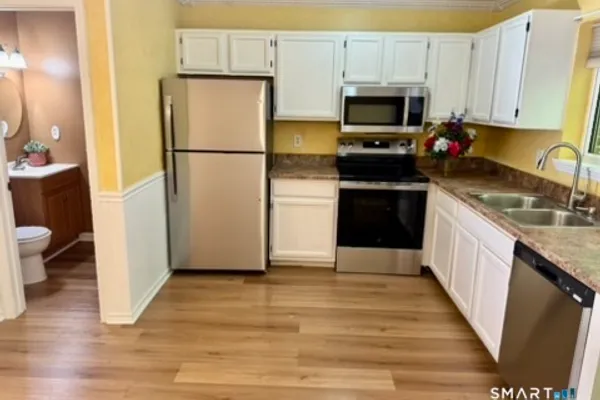 200 YALE ST 27B