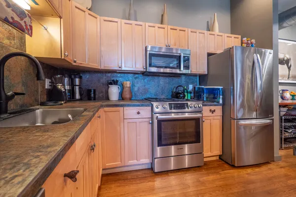 325 LAFAYETTE ST 9105