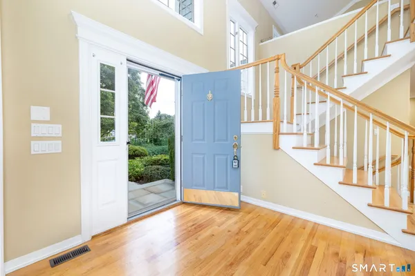 33 KNOB HILL LN