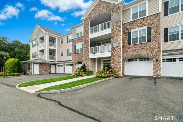 623 BROOKSIDE CT 623